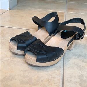 Lotta clogs, peep toe black highwood